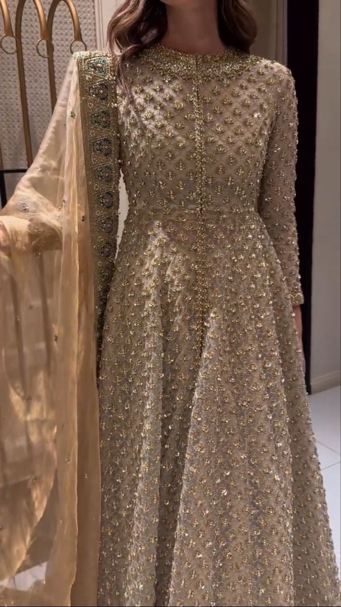 Exploring the Charm of Pakistani Custom Stitched Dresses at Istehya