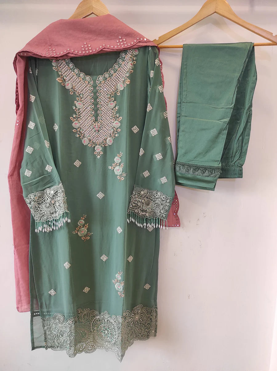Maryam Grasshopper Pakistani dress